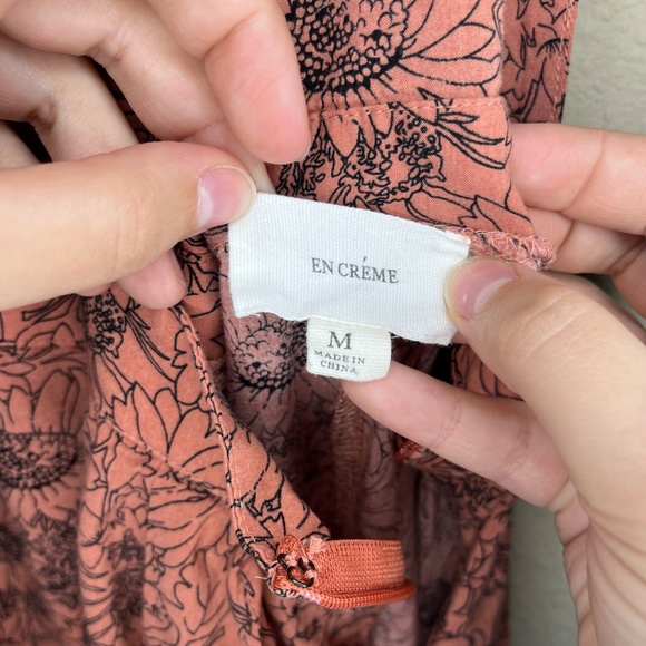 En Creme size medium black & pink capri jumpsuit with crochet straps - Picture 6 of 12